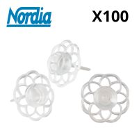 Bobèche Duo cristal NORDIA installée sous une bougie conique.