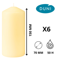 Pack de 6 bougies DUNI couleur crème en présentation événementielle.