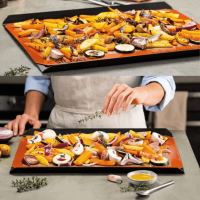 Toile de cuisson "SILPAT" 400 x 300 mm - Vue en situation par un cuisinier