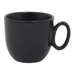 Gros plan de la tasse Modulo Nature « Pierre de lave » noir 11,5 cl, café à l’intérieur, sur fond textile gris.