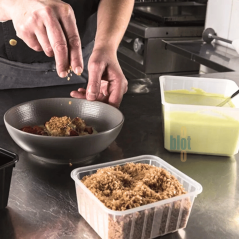 Boîtes Carty 1100 ml utilisées pour ingrédients secs et sauces en cuisine professionnelle