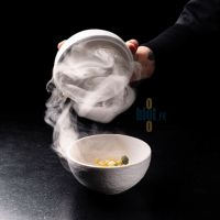 Ouverture d’une sphère INSITU avec effet de fumée – Mise en scène théâtrale au restaurant