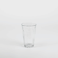 Verre Le Picardie sur fond neutre