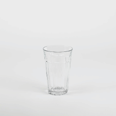Verre Le Picardie sur fond neutre
