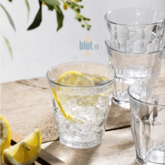 Verres Duralex Picardie 31 cl utilisés pour une boisson fraîche avec citron