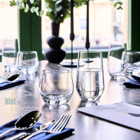 Gobelet Lima 35cl sur une table de restaurant élégante