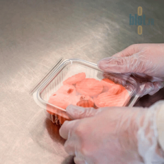 Boîte alimentaire PET 250 ml avec carottes en tranches couvercle à charnière refermable