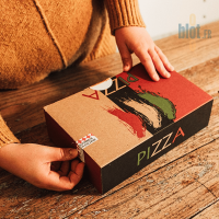 Boîte calzone kraft rectangulaire avec impression tricolore utilisée en restauration
