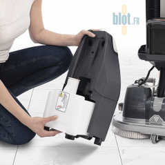 Extraction réservoir solution sur autolaveuse Numatic 244NX