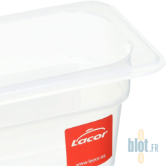 Gros plan du bord et de l’angle du bac GN 1/9 en polypropylène transparent