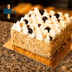 Support pâtisserie carré or noir 14×14 cm pour gâteau créatif et mise en valeur dessert sur plan de travail