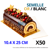 Semelle à bûche carton or blanc 25x10,4 cm avec bûche pâtissière chocolat présentée sur support rectangulaire