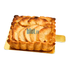 Support pâtisserie carré carton or noir avec tarte aux pommes individuelle