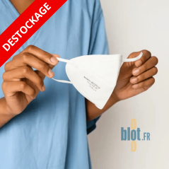 Présentation du masque FFP2 NR tenu à la main montrant la forme respiratoire et les attaches.