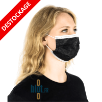 Personne portant un masque chirurgical noir Type II avec élastiques en environnement professionnel lumineux