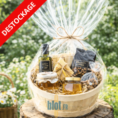 Panier bois rond garni emballage cadeau alimentaire avec produits traiteur et film transparent