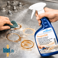 Application du RuginOff sur taches de rouille avec réaction violette visible sur surface métallique