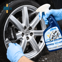 Application WheelCleaner Red sur jante aluminium avec brosse
