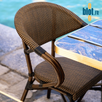 détail fauteuil BASTILLE Toffee wood look accoudoir terrasse extérieure