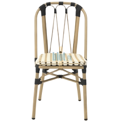 chaise ODEON beige et noir de face avec dossier haut ajouré et assise tressée style terrasse de bistrot