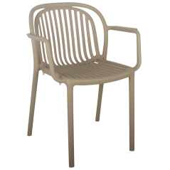 Fauteuil SERENA taupe en polypropylène avec accoudoirs, vue de trois quarts sur fond clair