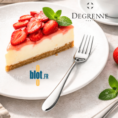 Fourchette à dessert Degrenne Norway inox sur part de cheesecake fraise