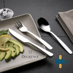 Couverts Degrenne Amazone inox sur assiette avec avocat en présentation restaurant