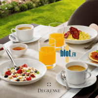 Petit-déjeuner servi avec cuillère Degrenne Amazone inox en contexte restauration