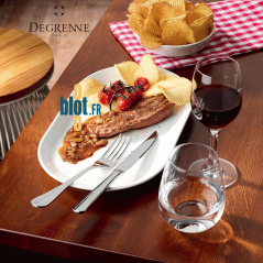 Table dressée avec steak, vin rouge et couverts Mikado Guy Degrenne en situation