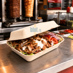 Boîte kebab bagasse 1L garnie sur comptoir de kebabier