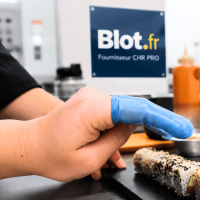 Doigtier bleu Detectaplast utilisé en environnement de préparation alimentaire