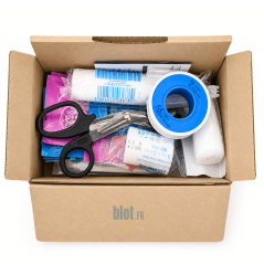 Vue intérieure du kit réassort premiers secours 1 à 5 personnes avec matériel médical et accessoires