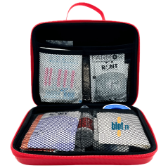Trousse de secours universelle 5 à 10 personnes ouverte avec compartiments de rangement et matériel de premiers secours visible