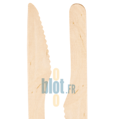 Détail d'un couteau en bois de bouleau 16,5 cm avec finition lisse et bord dentelé