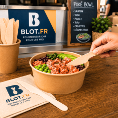 Couteau en bois de bouleau utilisé pour un poke bowl en restauration à emporter