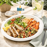 Assiette en bagasse 23 cm garnie de poulet légumes et quinoa