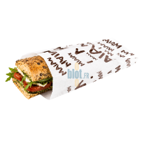Sandwich garni présenté dans un sac papier blanc imprimé Miam de 10 cm de large