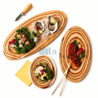 Assortiment de planches ovales De La Roca avec huîtres, salade et thon dressé
