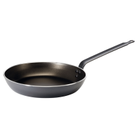 Vue en perspective de la poêle professionnelle Matfer Chef Ø 26 cm avec queue en acier rivetée