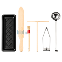 Accessoires du kit Easy Crep’ Krampouz AKE84 avec étaleur inox, louche, râteau, spatule, pinceau et bac à eau